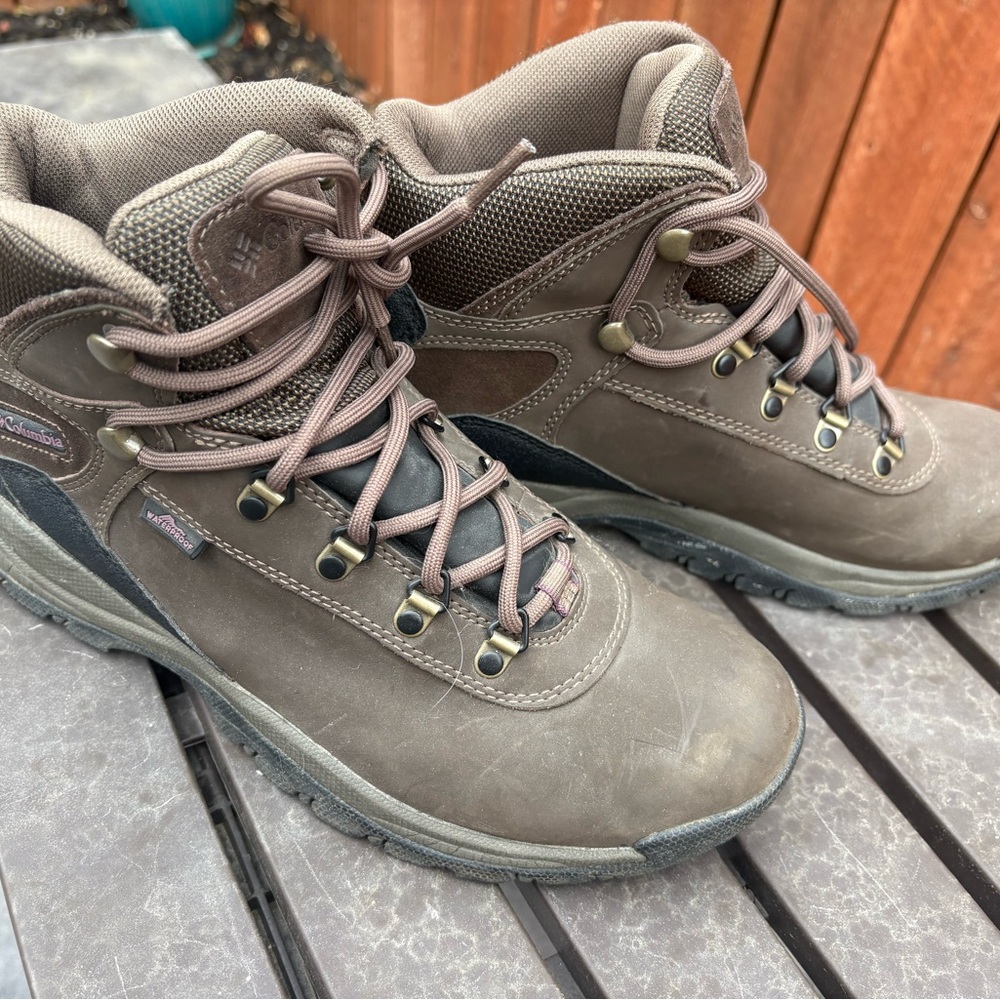 Columbia Brown Athletic Shoes